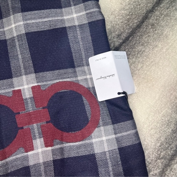 Salvatore Ferragamo Plaid Double Sided Reversible Scarf Gancini Logo Navy/Rosso - Picture 4 of 11